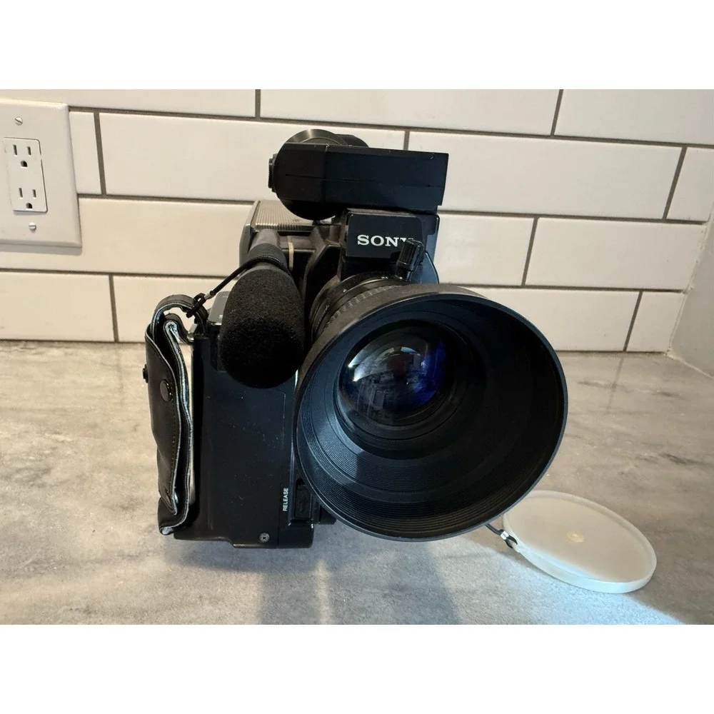 Sony Betamovie BMC-110 Camcorder Hard case, AC adapter/charger, Tape,‎ Batteries